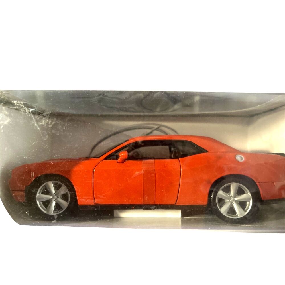 Maisto Dodge 1:8 scale Diecast Car